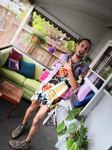 Taylor Redwood performer and facilitator in living room